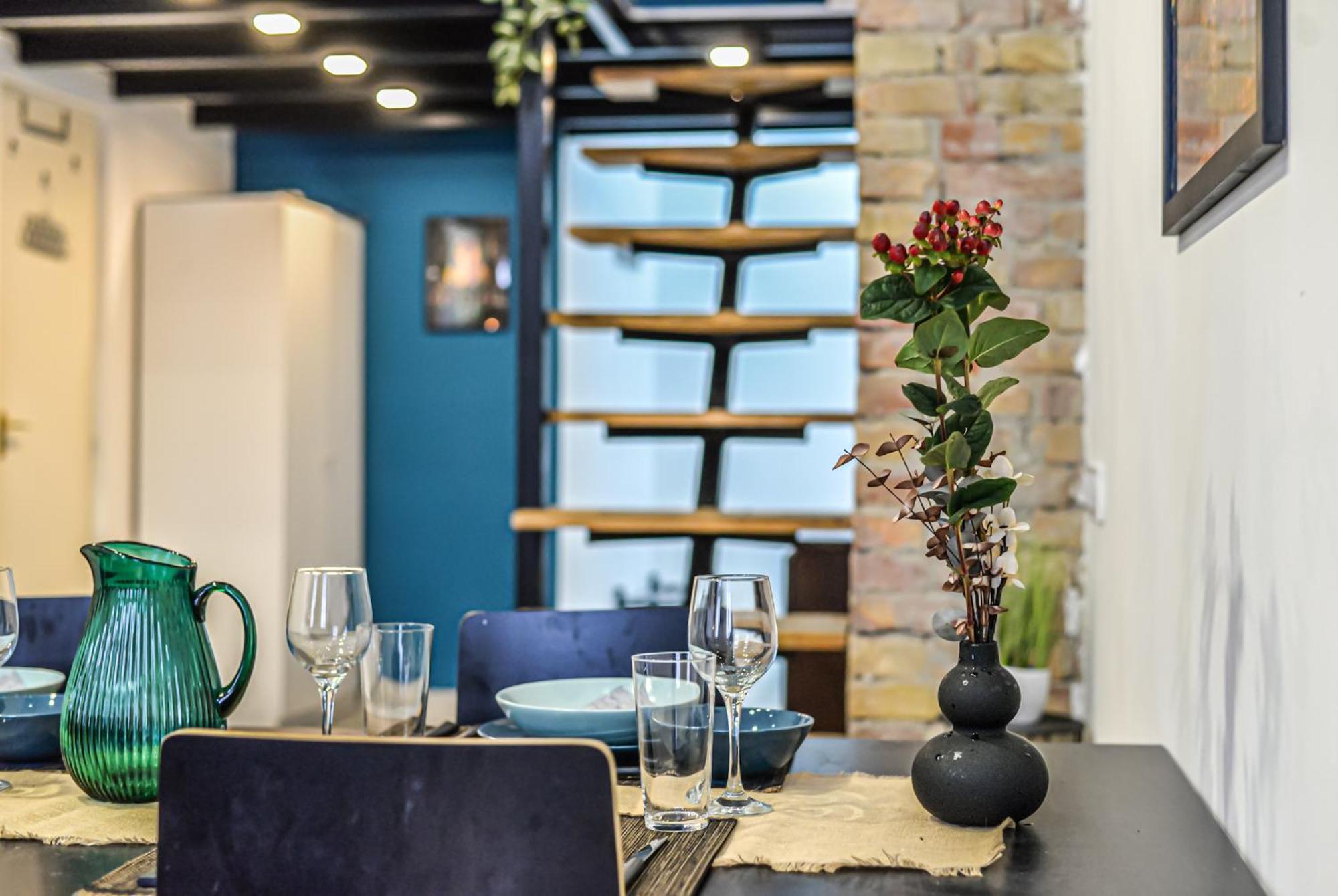 Global Living - Dazzling Dob Dwelling Apartment